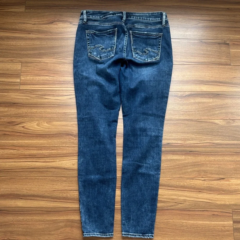 Classic Blue Denim Women's Jeans - Picture 2 of 6